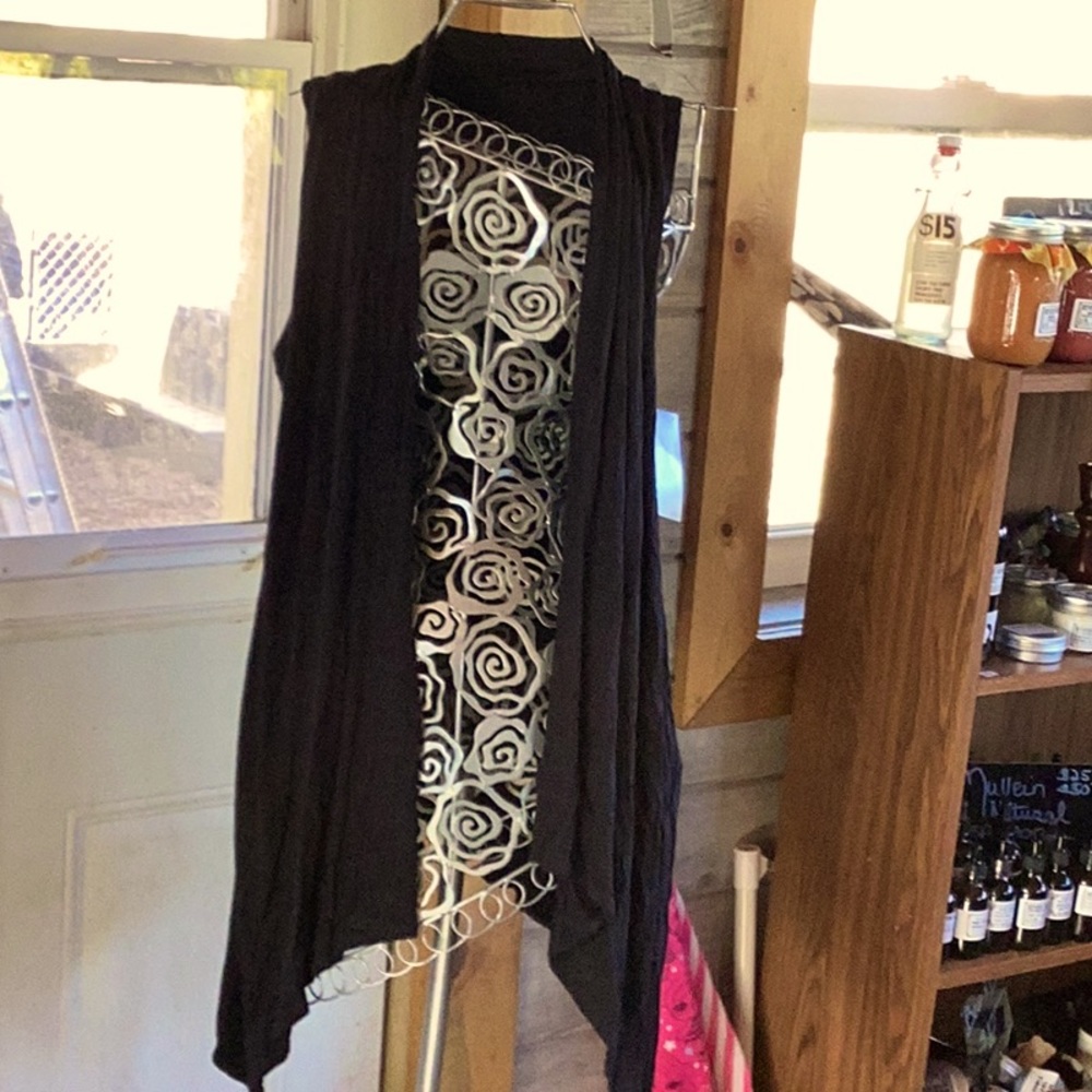New black boutique drape top size small